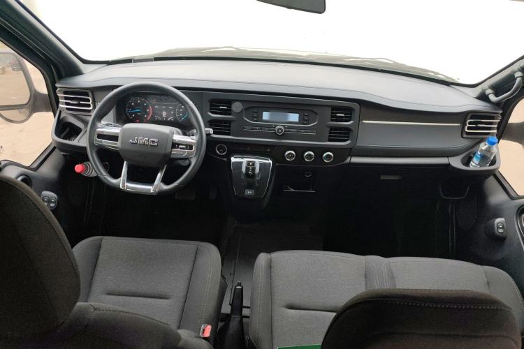 Used JMC Fushun 2023 2.0T Automatic Mid-Range High-Roof Commercial Multi-Purpose 7-Seater Passenger Vehicle Center Console