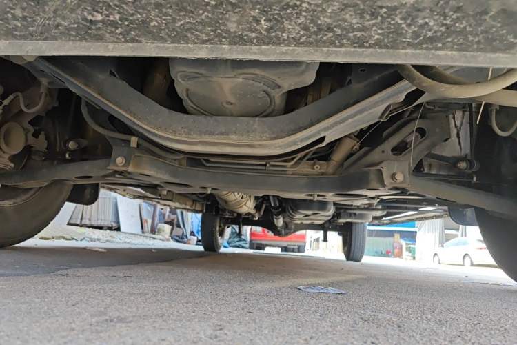 Used JMC Fushun 2023 2.0T Manual Mid-Drive Mid-Roof Commercial Multi-Purpose 7-Seater Passenger Vehicle Chassis Front