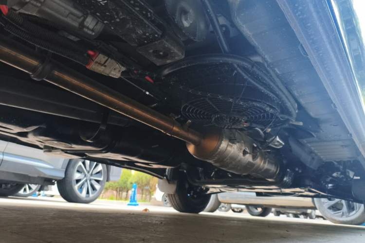 Used JMC Fushun 2023 2.0T Automatic Short-Wheelbase Low-Roof Commercial & Multi-Purpose Passenger Vehicle 6-Seater with Dual-Opening Tailgate Chassis Rear Right