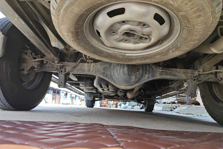 Used JMC Fushun 2023 2.0T Manual Mid-Drive Mid-Roof Commercial Multi-Purpose 7-Seater Passenger Vehicle Chassis Rear