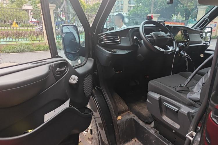 Used JMC Fushun 2023 2.0T Automatic Short-Wheelbase Low-Roof Commercial & Multi-Purpose Passenger Vehicle 6-Seater with Dual-Opening Tailgate Driver Seat