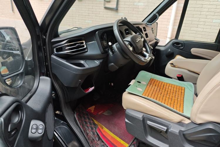 Used JMC Fushun 2023 2.0T Automatic Short-Wheelbase Low-Roof Commercial & Multi-Purpose Passenger Vehicle 6-Seater with Dual-Opening Tailgate Driver Seat