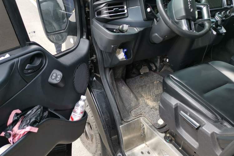 Used JMC Fushun 2023 2.0T Automatic Short-Wheelbase Low-Roof Commercial & Multi-Purpose Passenger Vehicle 6 Seats with Lift-Up Tailgate Driver Seat