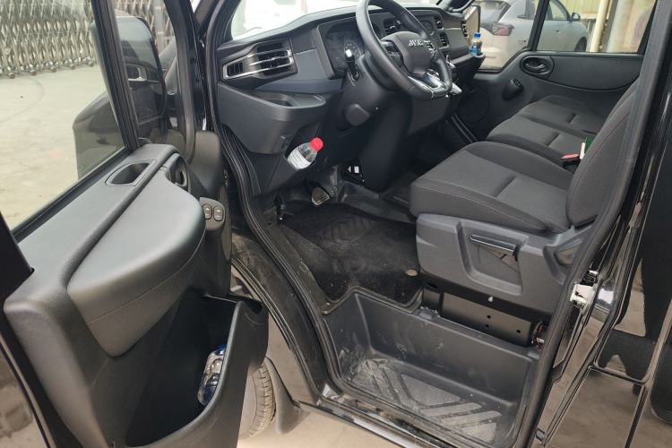Used JMC Fushun 2023 2.0T Automatic Mid-Range High-Roof Commercial Multi-Purpose 7-Seater Passenger Vehicle Driver Seat