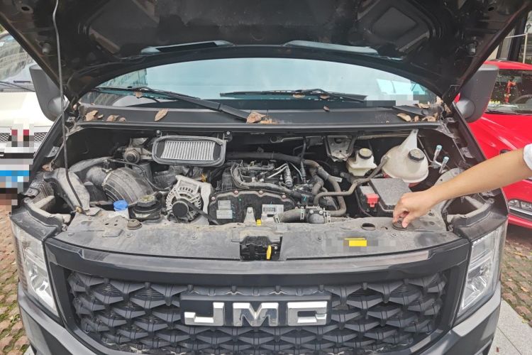 Used JMC Fushun 2023 2.0T Automatic Short-Wheelbase Low-Roof Commercial & Multi-Purpose Passenger Vehicle 6-Seater with Dual-Opening Tailgate Engine Bay
