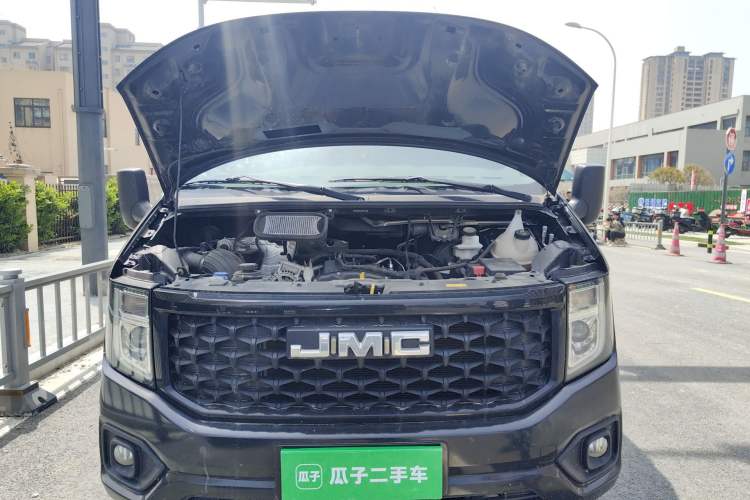 Used JMC Fushun 2023 2.0T Manual Short Wheelbase Mid-Height Passenger Version Business-Class 7-Seater (Non-Commercial) Engine Bay