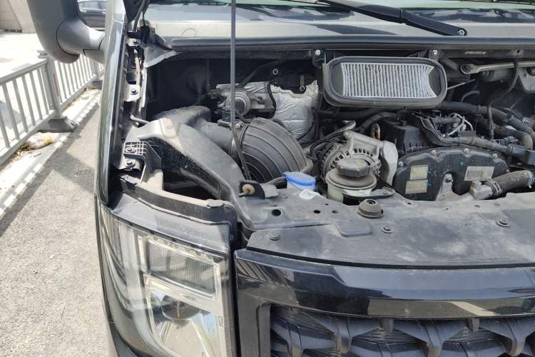 Used JMC Fushun 2023 2.0T Manual Short Wheelbase Mid-Height Passenger Version Business-Class 7-Seater (Non-Commercial) Engine Bay Right