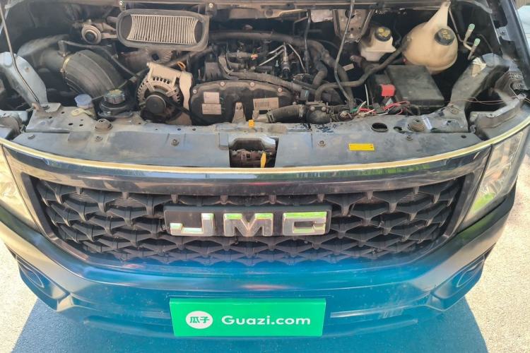 Used JMC Fushun 2023 2.0T Automatic Mid-Range Mid-Roof Commercial Multi-Purpose 7-Seater Passenger Vehicle Engine Bay