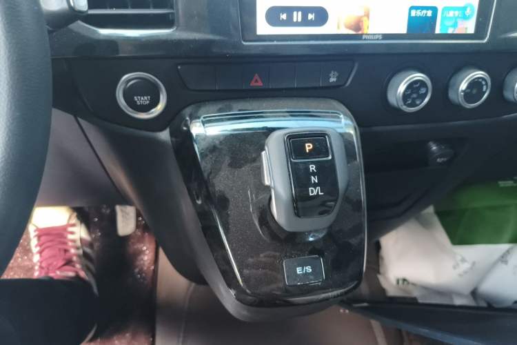 Used JMC Fushun 2023 2.0T Automatic Short-Wheelbase Low-Roof Commercial & Multi-Purpose Passenger Vehicle 6-Seater with Dual-Opening Tailgate Gear Lever