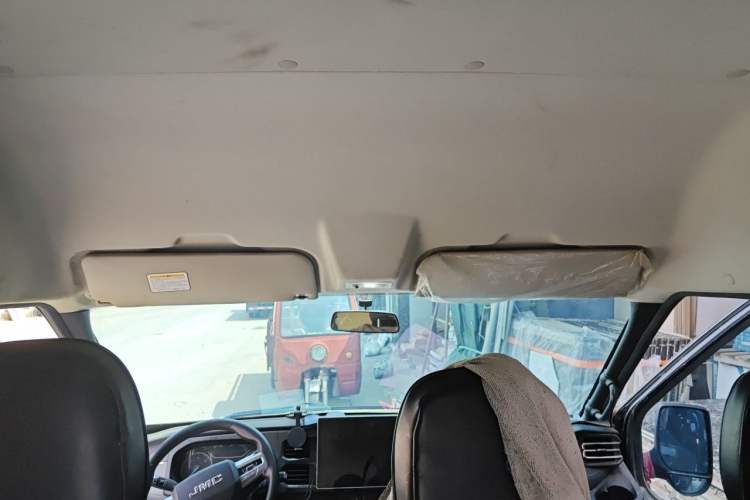 Used JMC Fushun 2023 2.0T Manual Mid-Drive Mid-Roof Commercial Multi-Purpose 7-Seater Passenger Vehicle Headliner