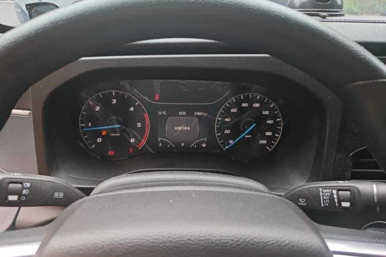 Used JMC Fushun 2023 2.0T Automatic Short-Wheelbase Low-Roof Commercial & Multi-Purpose Passenger Vehicle 6-Seater with Dual-Opening Tailgate Instrument Cluster