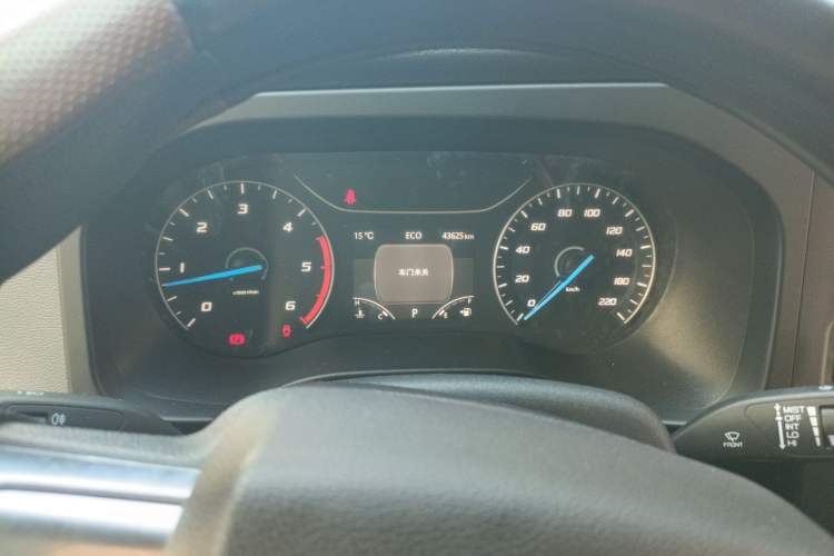 Used JMC Fushun 2023 2.0T Automatic Short-Wheelbase Low-Roof Commercial & Multi-Purpose Passenger Vehicle 6-Seater with Dual-Opening Tailgate Instrument Cluster