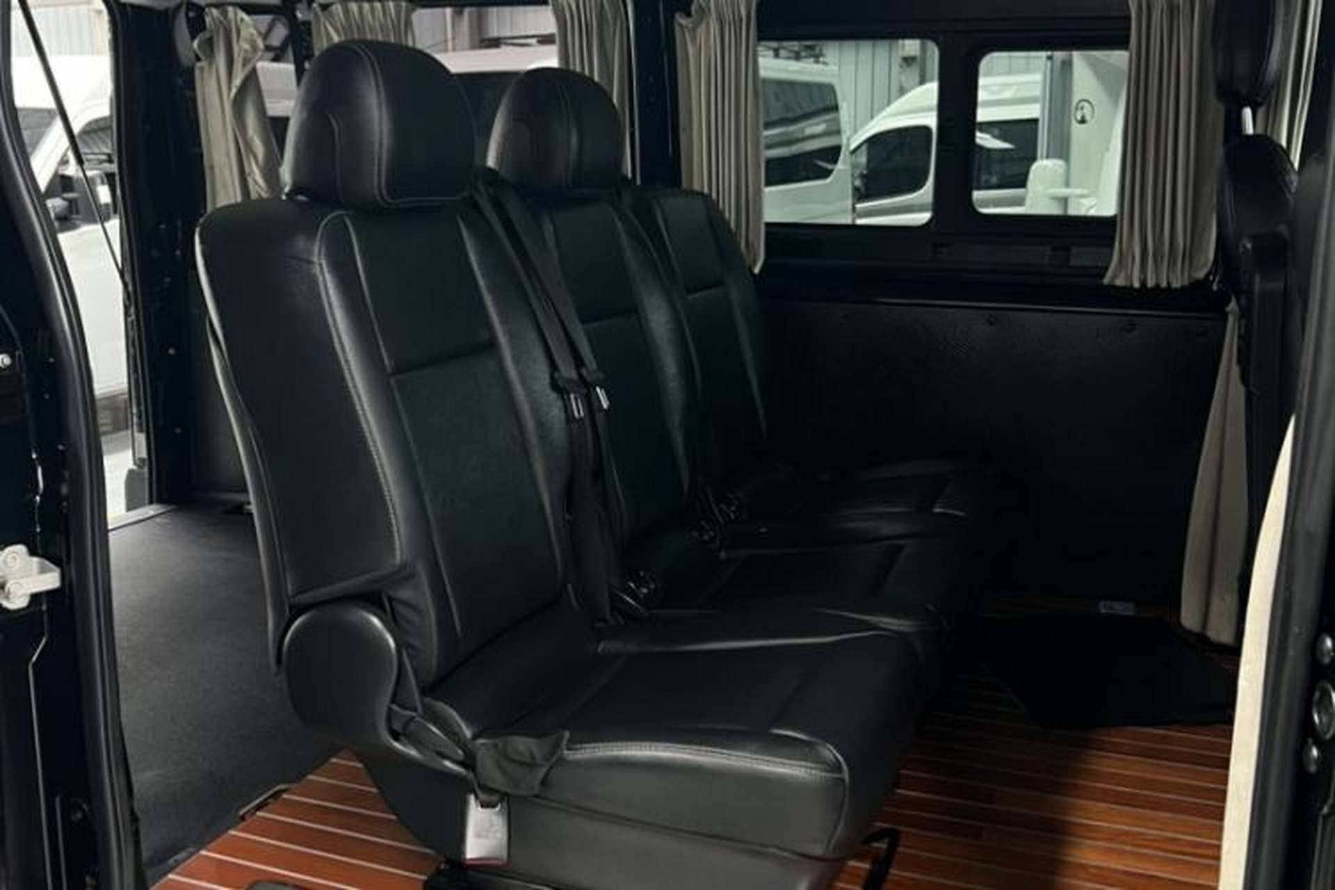 Used JMC Fushun 2023 2.0T Automatic Short-Wheelbase Low-Roof Commercial & Multi-Purpose Passenger Vehicle 6 Seats with Lift-Up Tailgate Interior 3