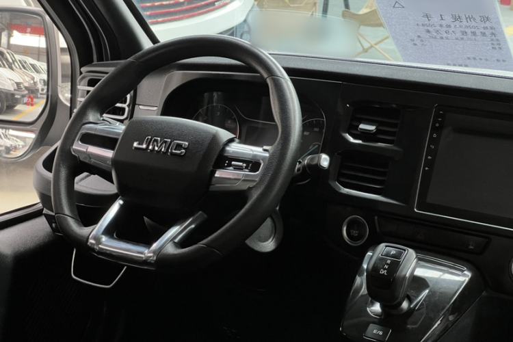Used JMC Fushun 2023 2.0T Automatic Short-Wheelbase Low-Roof Commercial & Multi-Purpose Passenger Vehicle 6 Seats with Lift-Up Tailgate Interior 4