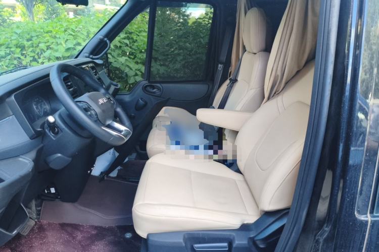 Used JMC Fushun 2023 2.0T Automatic Short-Wheelbase Low-Roof Commercial & Multi-Purpose Passenger Vehicle 6-Seater with Dual-Opening Tailgate Left Front Seat