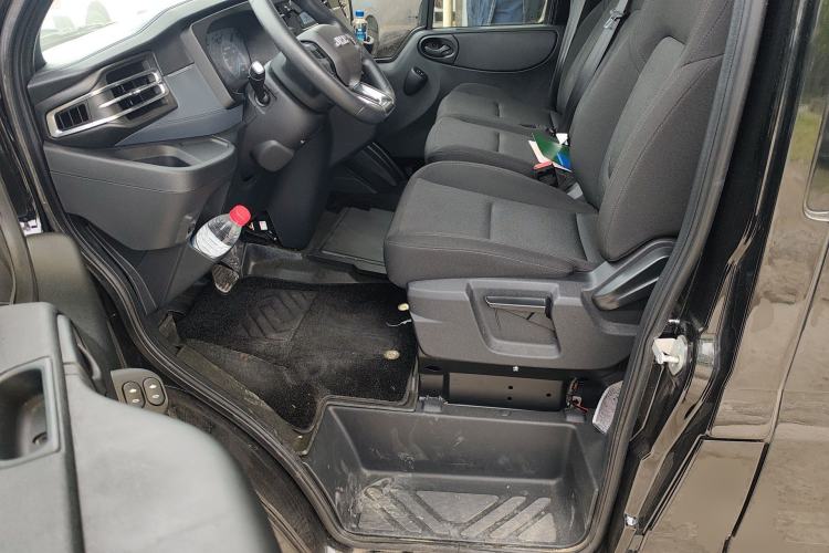 Used JMC Fushun 2023 2.0T Automatic Mid-Range High-Roof Commercial Multi-Purpose 7-Seater Passenger Vehicle Left Front Seat