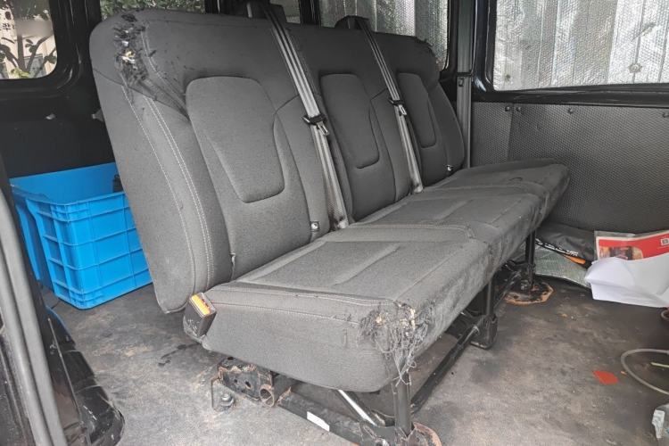 Used JMC Fushun 2023 2.0T Automatic Short-Wheelbase Low-Roof Commercial & Multi-Purpose Passenger Vehicle 6-Seater with Dual-Opening Tailgate Left Rear Seat