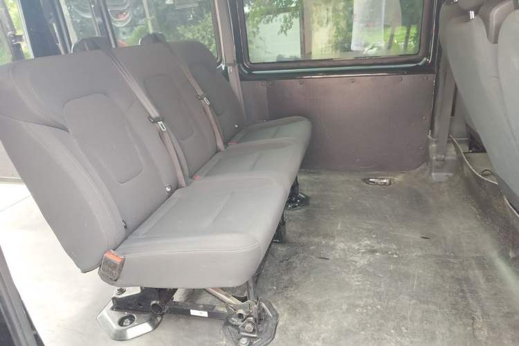 Used JMC Fushun 2023 2.0T Automatic Short-Wheelbase Low-Roof Commercial & Multi-Purpose Passenger Vehicle 6-Seater with Dual-Opening Tailgate Left Rear Seat