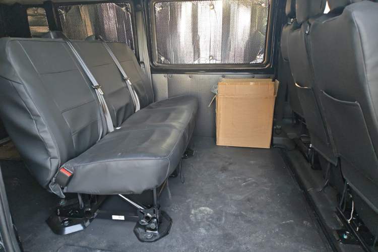 Used JMC Fushun 2023 2.0T Manual Short Wheelbase Low-Roof Commercial Multi-Purpose Passenger Vehicle 6 Seats with Lift-Up Tailgate Left Rear Seat