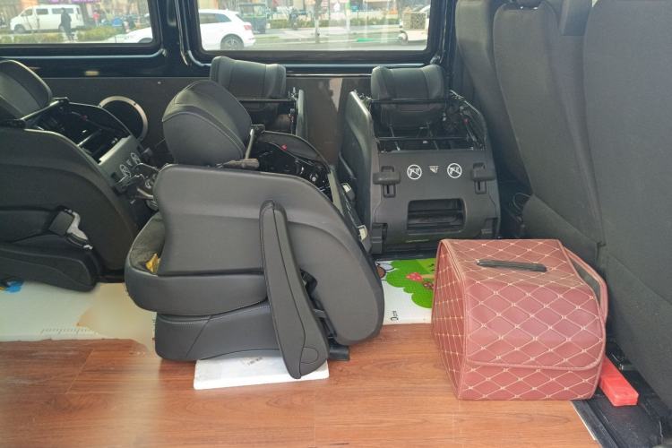 Used JMC Fushun 2023 2.0T Automatic Short-Wheelbase Low-Roof Commercial & Multi-Purpose Passenger Vehicle 6-Seater with Dual-Opening Tailgate Left Rear Seat