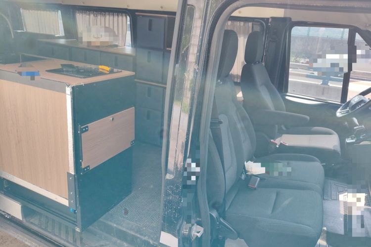 Used JMC Fushun 2023 2.0T Automatic Diesel Long-Wheelbase Mid-Roof Business Van with Rear Dual Tires 6–9 Seats Left Rear Seat