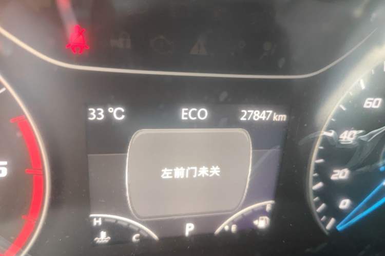Used JMC Fushun 2023 2.0T Automatic Short-Wheelbase Low-Roof Commercial & Multi-Purpose Passenger Vehicle 6-Seater with Dual-Opening Tailgate Odometer Close Up