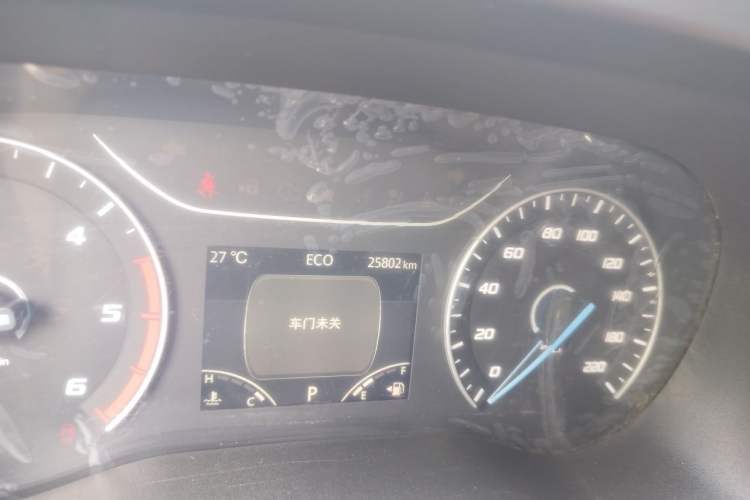 Used JMC Fushun 2023 2.0T Automatic Short-Wheelbase Low-Roof Commercial & Multi-Purpose Passenger Vehicle 6-Seater with Dual-Opening Tailgate Odometer Close Up