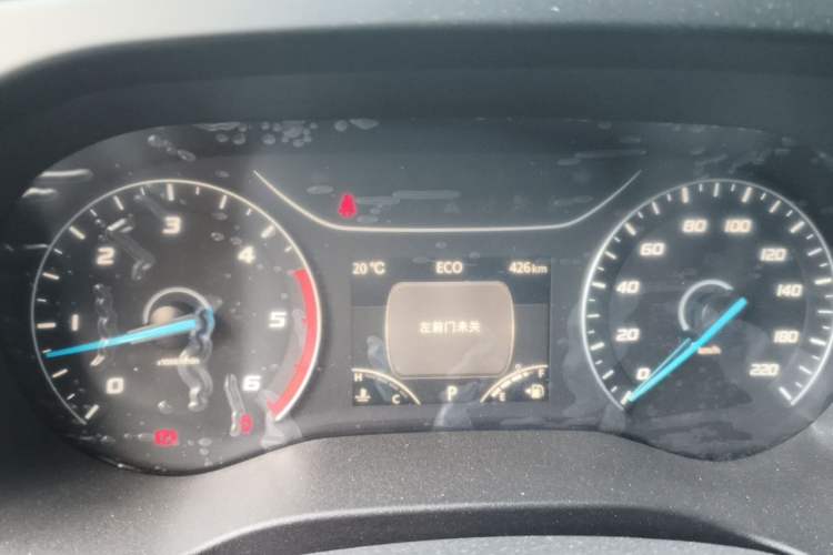 Used JMC Fushun 2023 2.0T Automatic Short-Wheelbase Low-Roof Commercial & Multi-Purpose Passenger Vehicle 6-Seater with Dual-Opening Tailgate Odometer Close Up