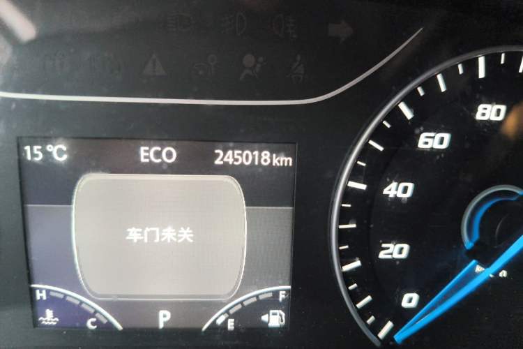 Used JMC Fushun 2023 2.0T Automatic Mid-Range Mid-Roof Commercial Multi-Purpose 7-Seater Passenger Vehicle Odometer Close Up