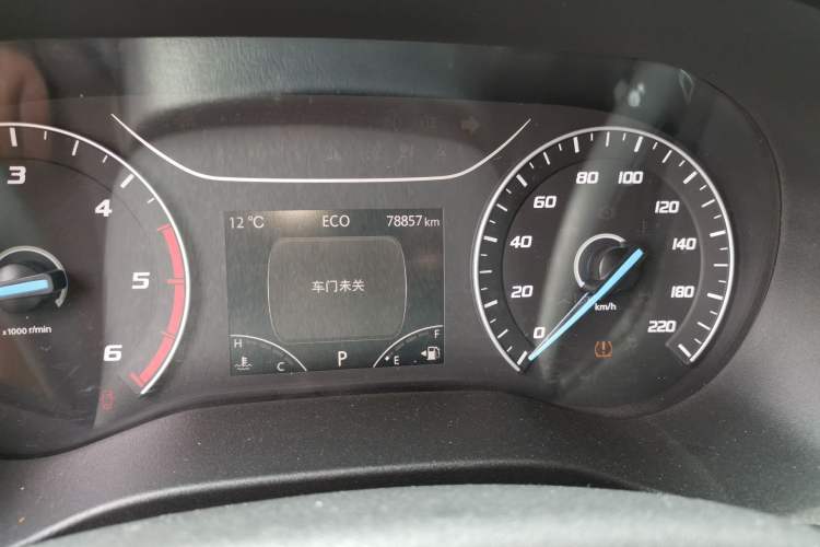 Used JMC Fushun 2023 2.0T Automatic Short-Wheelbase Low-Roof Commercial & Multi-Purpose Passenger Vehicle 6 Seats with Lift-Up Tailgate Odometer Close Up