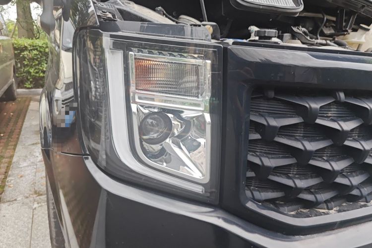 Used JMC Fushun 2023 2.0T Automatic Short-Wheelbase Low-Roof Commercial & Multi-Purpose Passenger Vehicle 6-Seater with Dual-Opening Tailgate Right Front Headlight