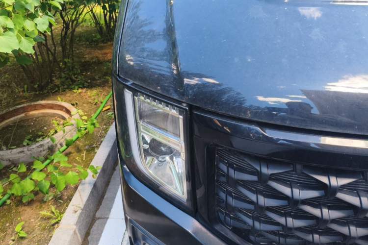 Used JMC Fushun 2023 2.0T Automatic Short-Wheelbase Low-Roof Commercial & Multi-Purpose Passenger Vehicle 6-Seater with Dual-Opening Tailgate Right Front Headlight