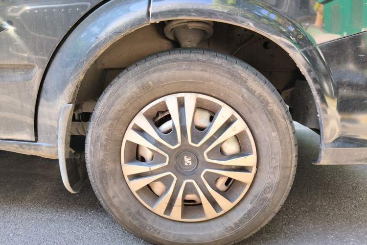 Used JMC Fushun 2023 2.0T Automatic Mid-Range Mid-Roof Commercial Multi-Purpose 7-Seater Passenger Vehicle Right Front Wheel Hub