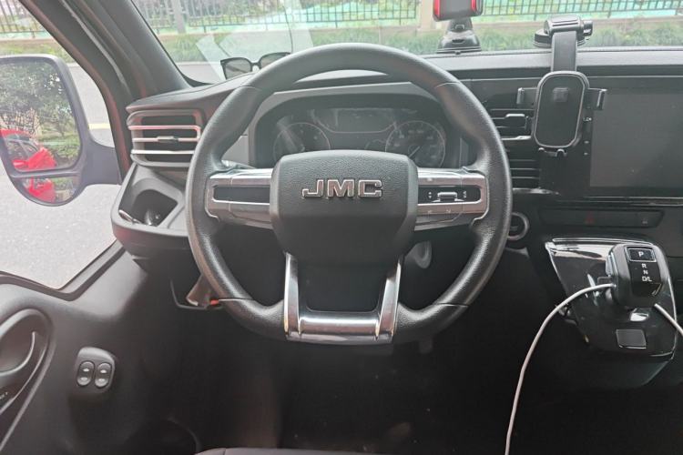 Used JMC Fushun 2023 2.0T Automatic Short-Wheelbase Low-Roof Commercial & Multi-Purpose Passenger Vehicle 6-Seater with Dual-Opening Tailgate Steering Wheel