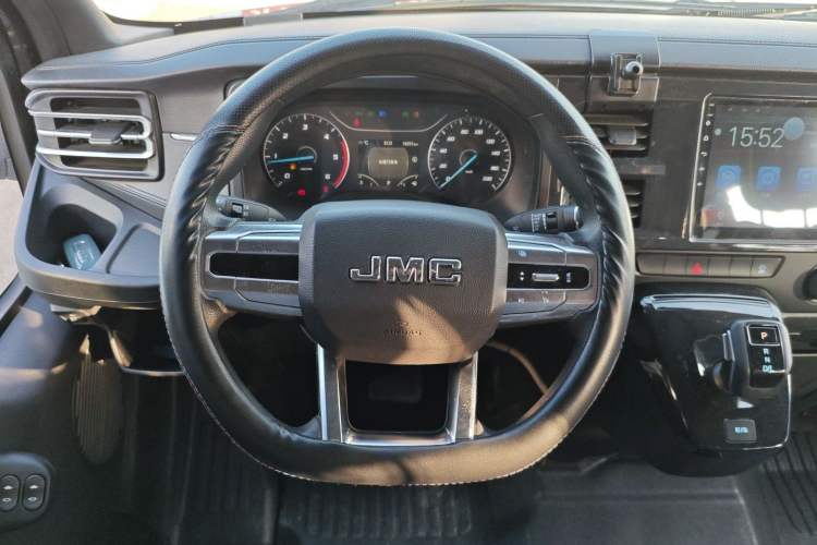 Used JMC Fushun 2023 2.0T Automatic Short-Wheelbase Mid-to-High Roof Commercial & Multi-Purpose Passenger Vehicle 6 Seats Steering Wheel