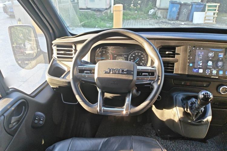 Used JMC Fushun 2023 2.0T Manual Short Wheelbase Low-Roof Commercial Multi-Purpose Passenger Vehicle 6 Seats with Lift-Up Tailgate Steering Wheel
