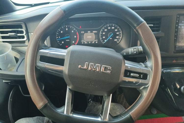 Used JMC Fushun 2023 2.0T Automatic Short-Wheelbase Low-Roof Commercial & Multi-Purpose Passenger Vehicle 6-Seater with Dual-Opening Tailgate Steering Wheel