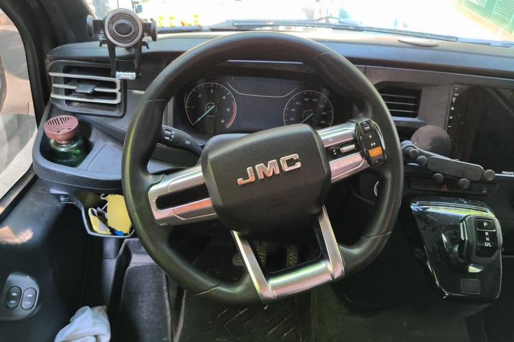Used JMC Fushun 2023 2.0T Automatic Mid-Range Mid-Roof Commercial Multi-Purpose 7-Seater Passenger Vehicle Steering Wheel