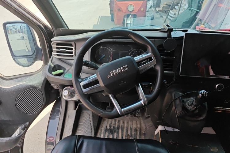 Used JMC Fushun 2023 2.0T Manual Mid-Drive Mid-Roof Commercial Multi-Purpose 7-Seater Passenger Vehicle Steering Wheel