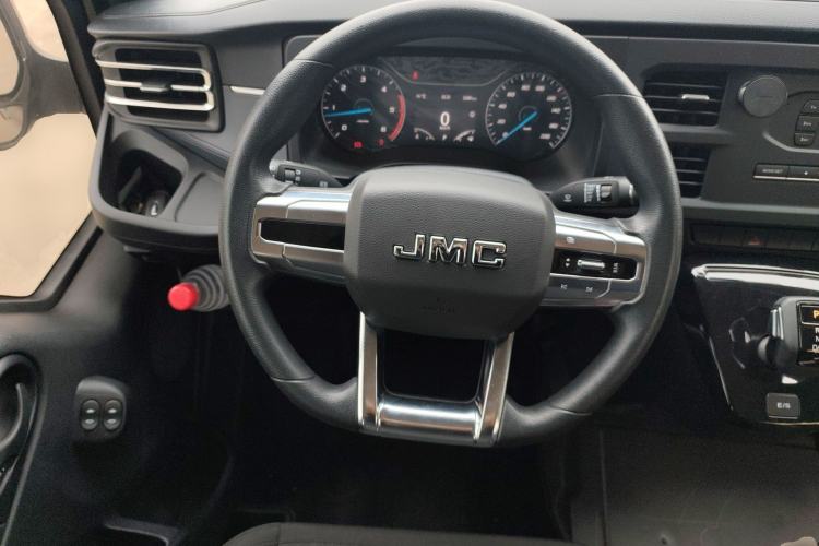 Used JMC Fushun 2023 2.0T Automatic Mid-Range High-Roof Commercial Multi-Purpose 7-Seater Passenger Vehicle Steering Wheel