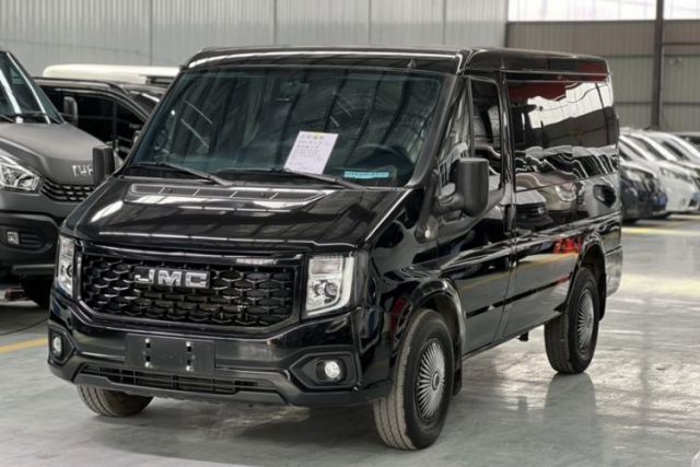 Used JMC Fushun 2023 2.0T Automatic Short-Wheelbase Low-Roof Commercial & Multi-Purpose Passenger Vehicle 6 Seats with Lift-Up Tailgate