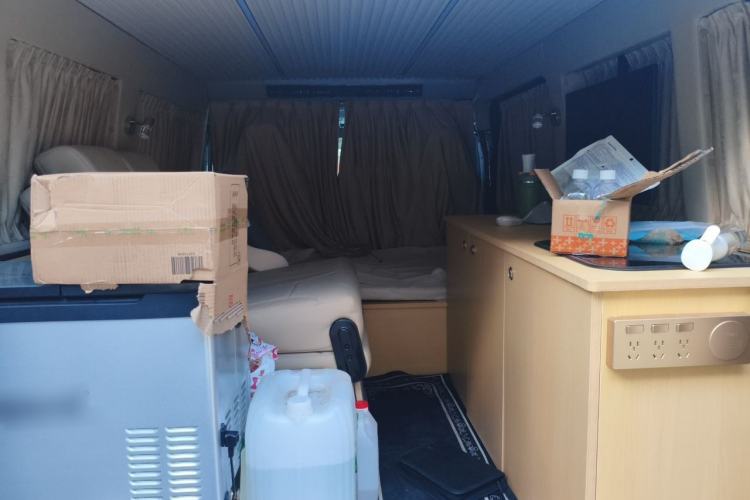 Used JMC Fushun 2023 2.0T Automatic Short-Wheelbase Low-Roof Commercial & Multi-Purpose Passenger Vehicle 6-Seater with Dual-Opening Tailgate Trunk