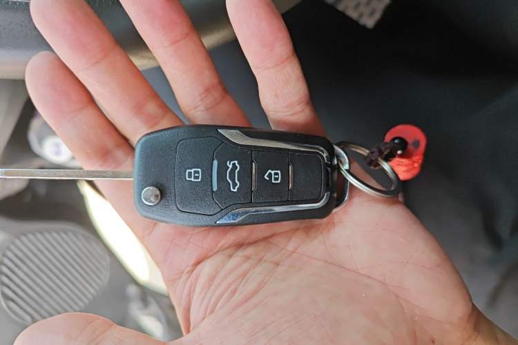 Used JMC Fushun 2023 2.0T Manual Mid-Drive Mid-Roof Commercial Multi-Purpose 7-Seater Passenger Vehicle Vehicle Key
