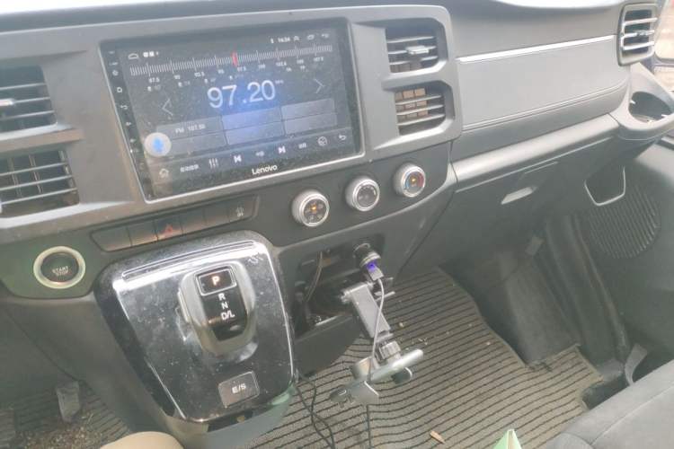 Used JMC Fushun 2023 2.0T Automatic Mid-Range Mid-Roof Commercial Multi-Purpose 6-Seater Passenger Vehicle Audio And AC Panel