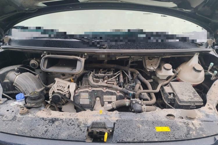 Used JMC Fushun 2023 2.0T Automatic Mid-Range Mid-Roof Commercial Multi-Purpose 6-Seater Passenger Vehicle Engine Bay