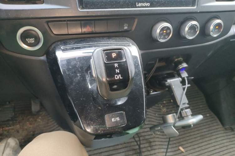 Used JMC Fushun 2023 2.0T Automatic Mid-Range Mid-Roof Commercial Multi-Purpose 6-Seater Passenger Vehicle Gear Lever