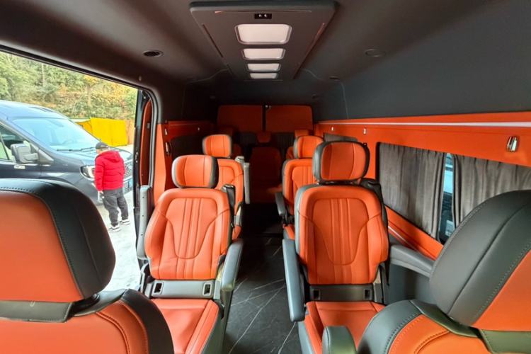 Used JMC Fushun 2023 2.0T Manual Mid-Roof Mid-Height Passenger Version Business-Class 9-Seater (Non-Commercial) Interior 4