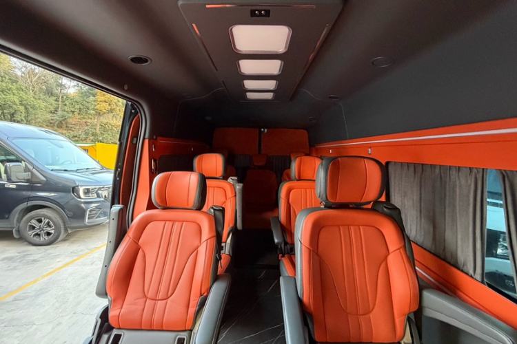 Used JMC Fushun 2023 2.0T Manual Mid-Roof Mid-Height Passenger Version Business-Class 9-Seater (Non-Commercial) Interior 5