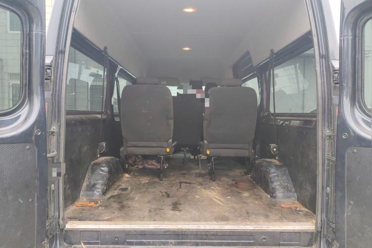 Used JMC Fushun 2023 2.0T Automatic Mid-Range Mid-Roof Commercial Multi-Purpose 6-Seater Passenger Vehicle Trunk
