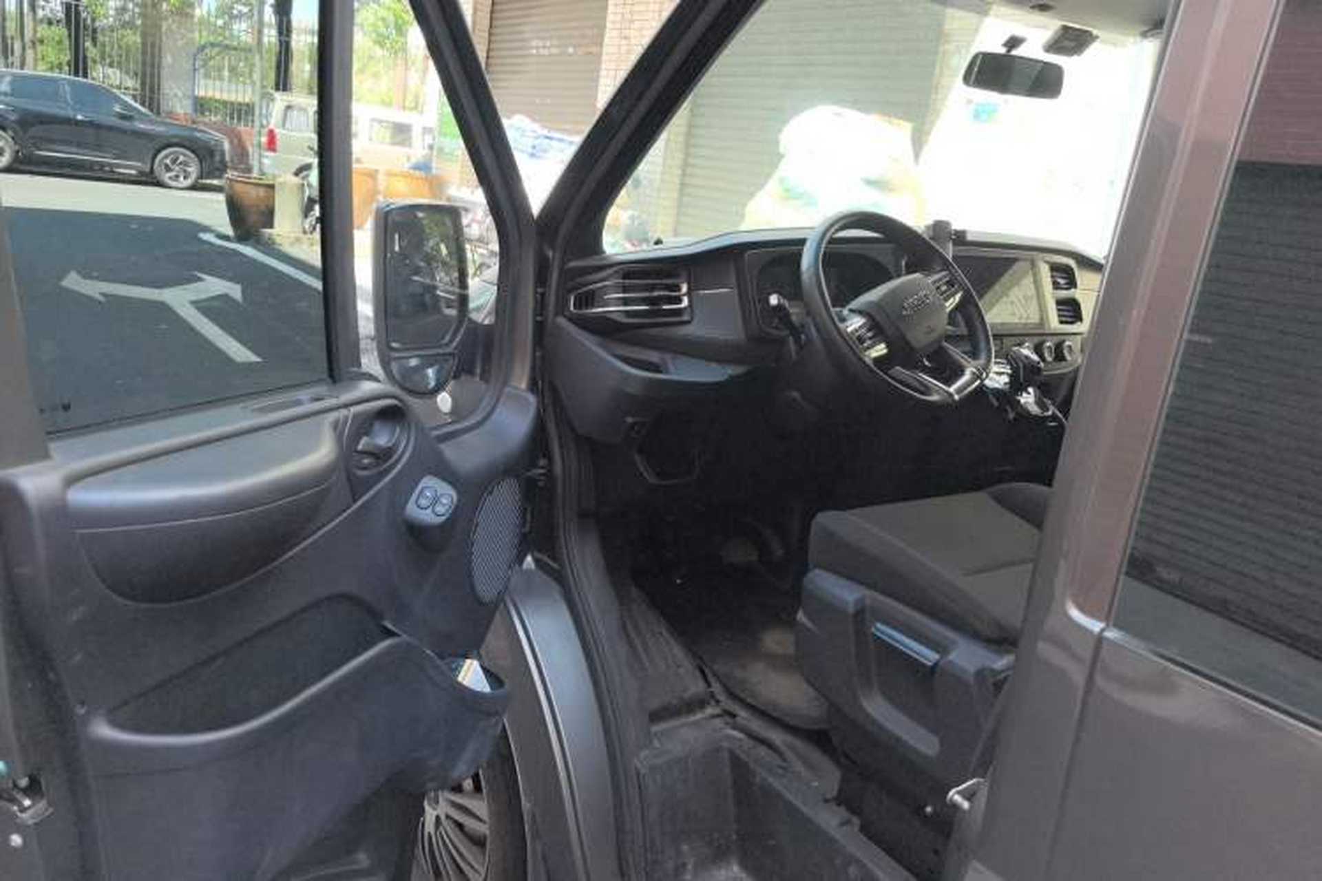 Used JMC Fushun 2023 2.0T Automatic Mid-Range Mid-Roof Commercial Multi-Purpose 7-Seater Passenger Vehicle Driver Seat